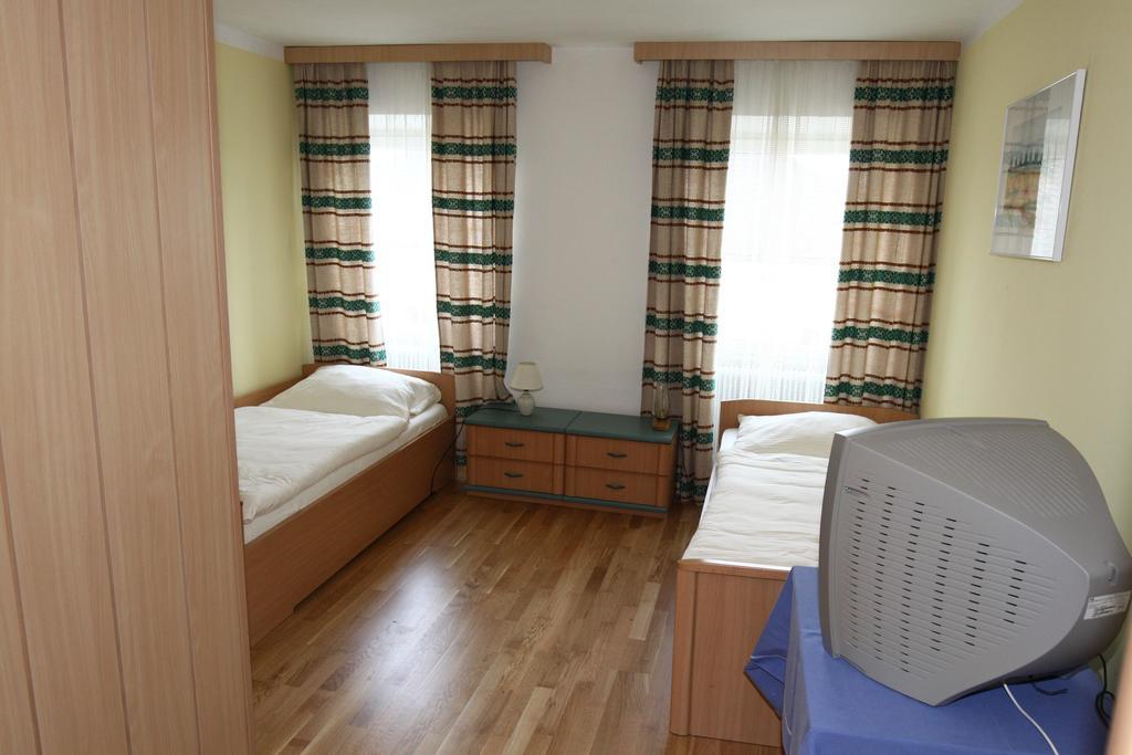 Stiftsgasthof Hochburg Habitación foto